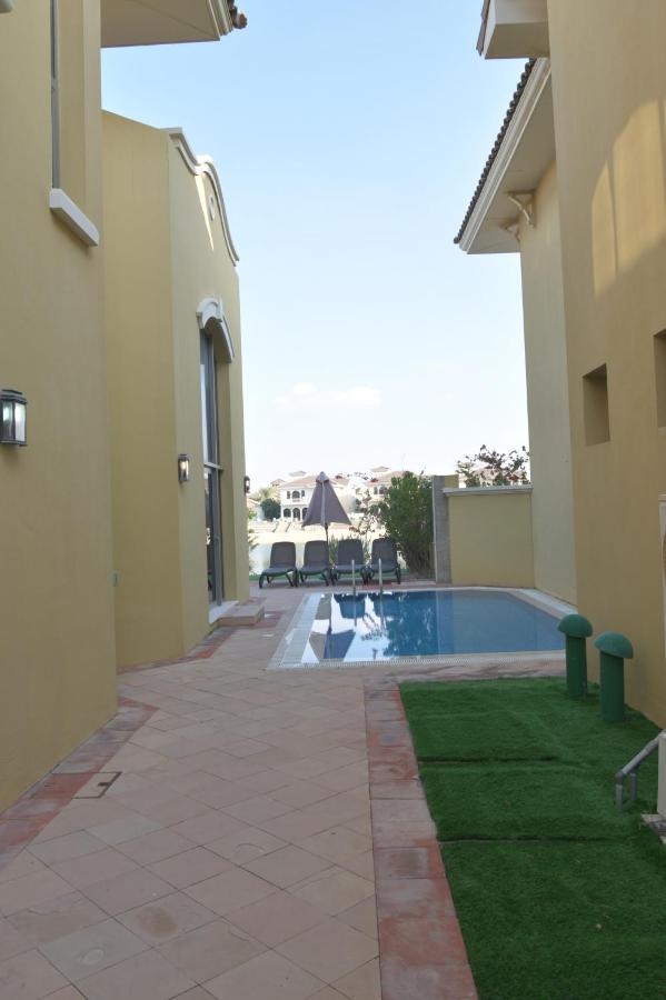 Chic 4Br Villa With Assistant Room And Private Pool On Palm Jumeirah By Deluxe Holiday Homes Dubái Exterior foto