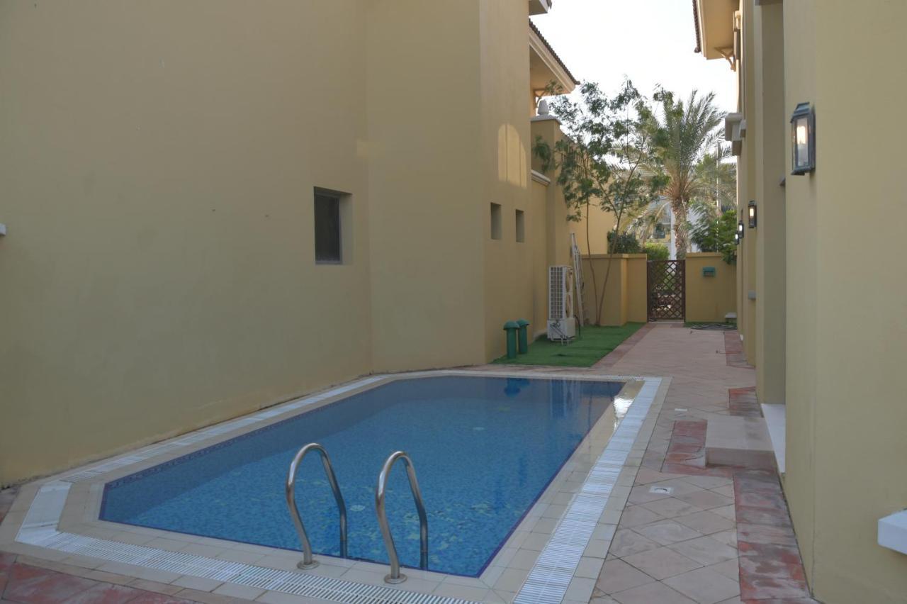 Chic 4Br Villa With Assistant Room And Private Pool On Palm Jumeirah By Deluxe Holiday Homes Dubái Exterior foto