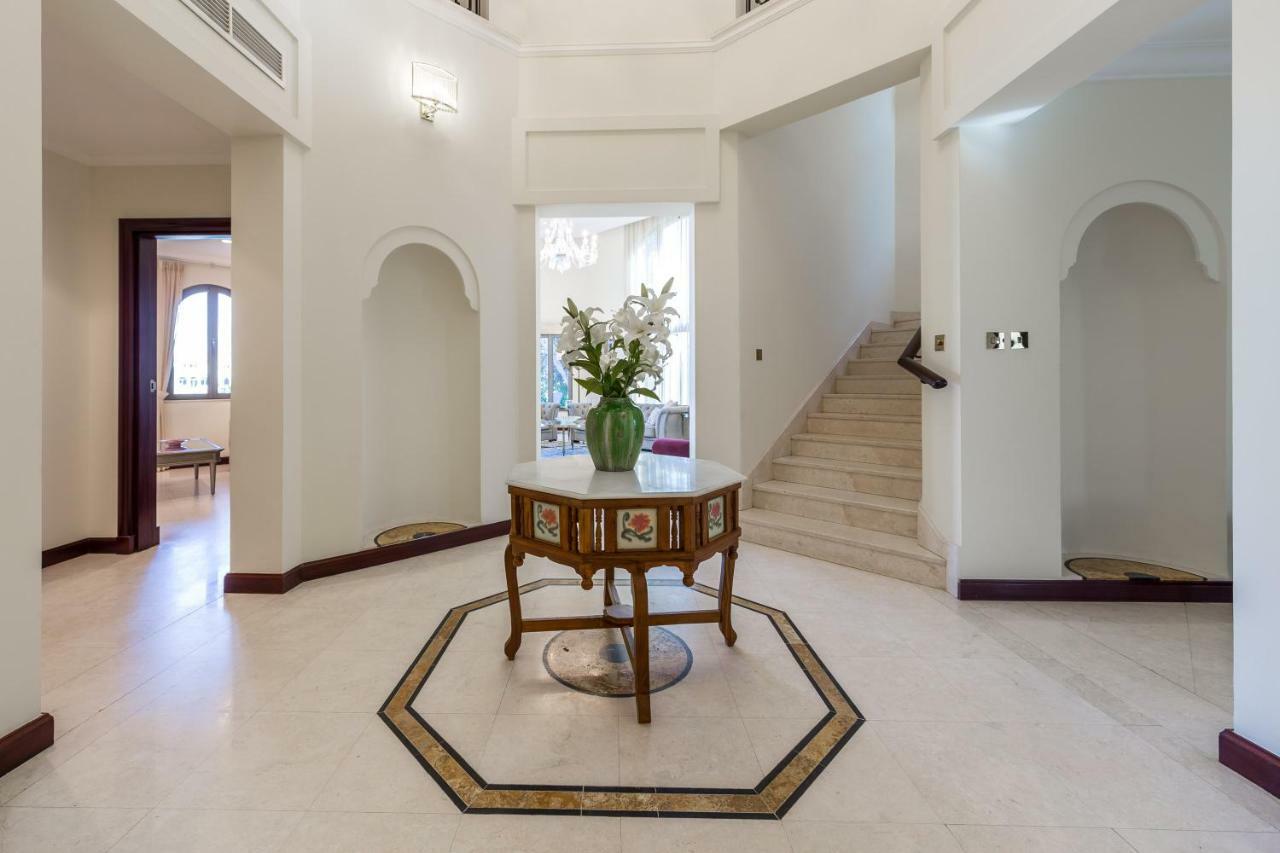 Chic 4Br Villa With Assistant Room And Private Pool On Palm Jumeirah By Deluxe Holiday Homes Dubái Exterior foto