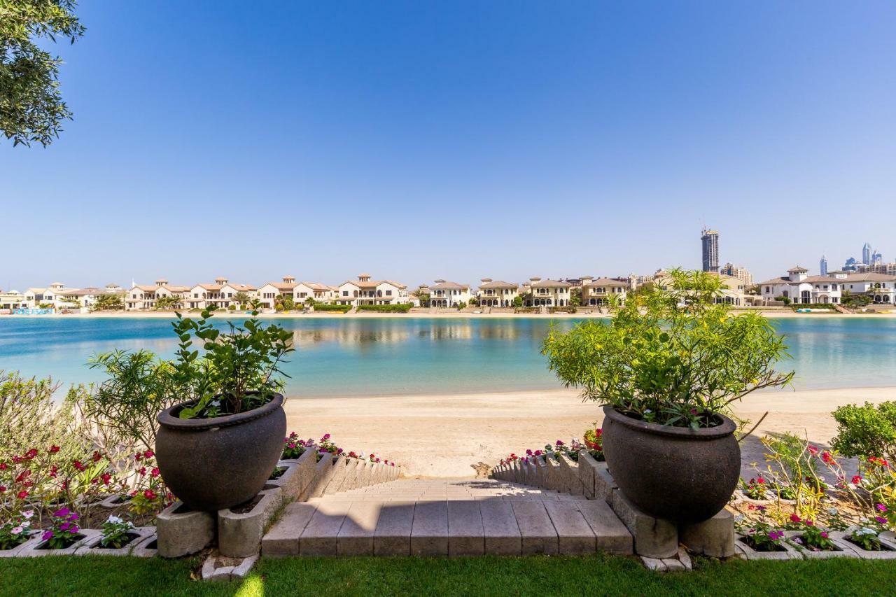 Chic 4Br Villa With Assistant Room And Private Pool On Palm Jumeirah By Deluxe Holiday Homes Dubái Exterior foto