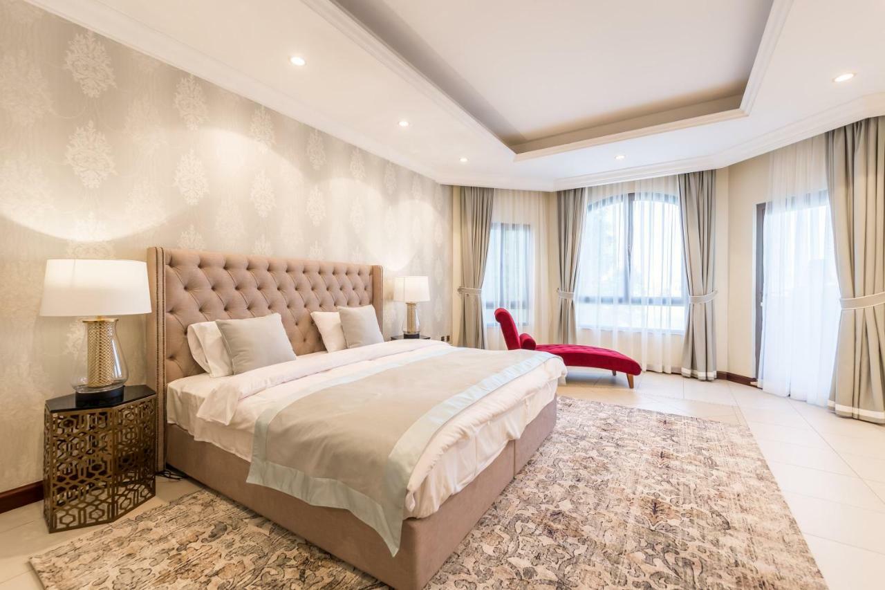 Chic 4Br Villa With Assistant Room And Private Pool On Palm Jumeirah By Deluxe Holiday Homes Dubái Exterior foto